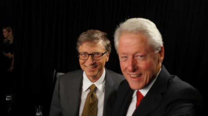 Bill Clinton Is The Commander In Chief Of Selfies (18 pics)