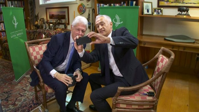 Bill Clinton Is The Commander In Chief Of Selfies (18 pics)
