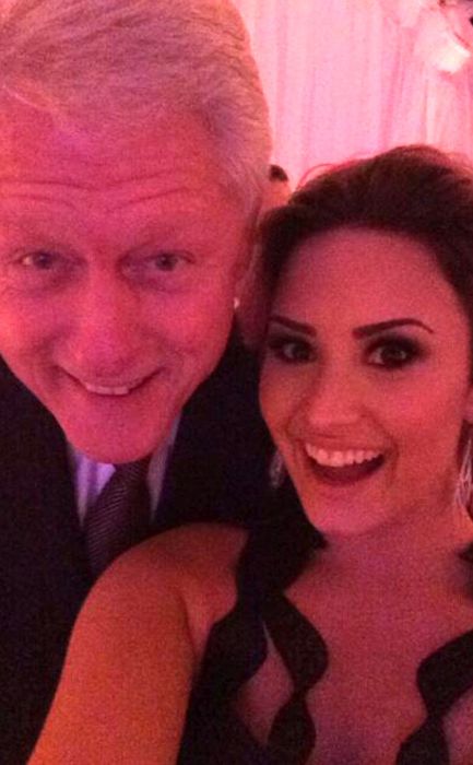 Bill Clinton Is The Commander In Chief Of Selfies (18 pics)
