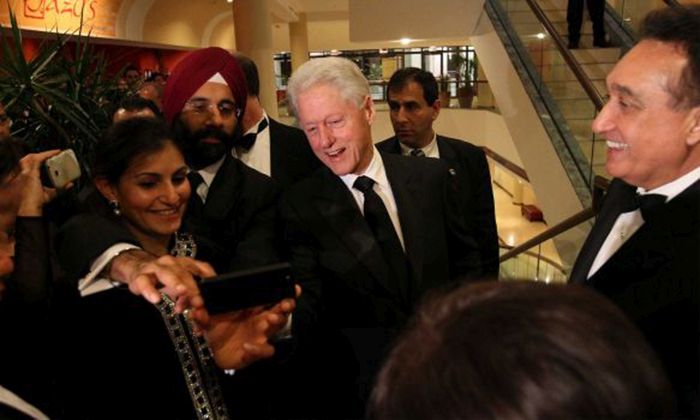 Bill Clinton Is The Commander In Chief Of Selfies (18 pics)