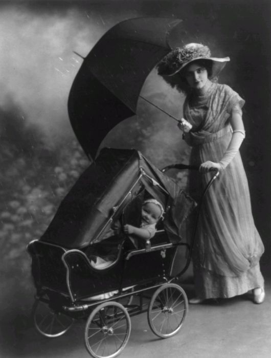 Baby Strollers Back In The Day And Today (19 pics)