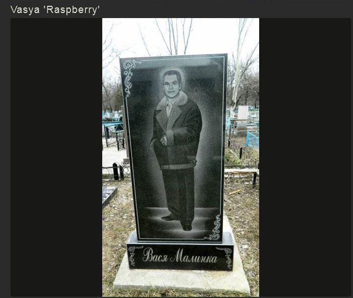 Russian Tombstones Have Some Serious SWAG (40 pics)