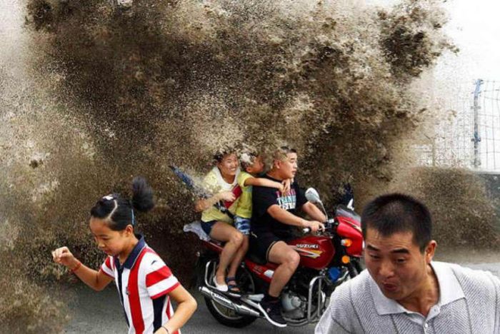 Tidal Wave In China Catches Citizens By Surprise (19 pics)