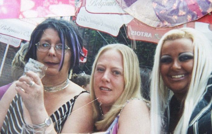 Woman Turned Herself into a Living Caricature (17 pics)