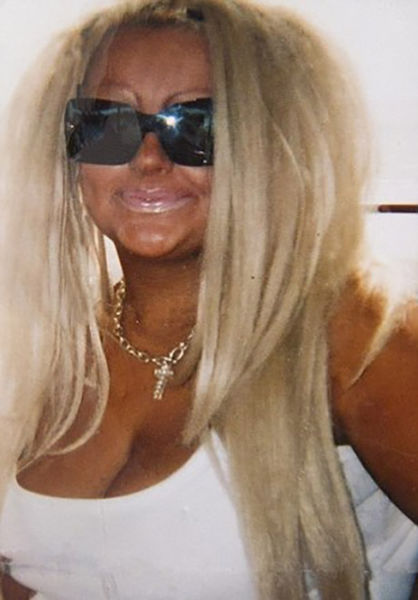 Woman Turned Herself into a Living Caricature (17 pics)