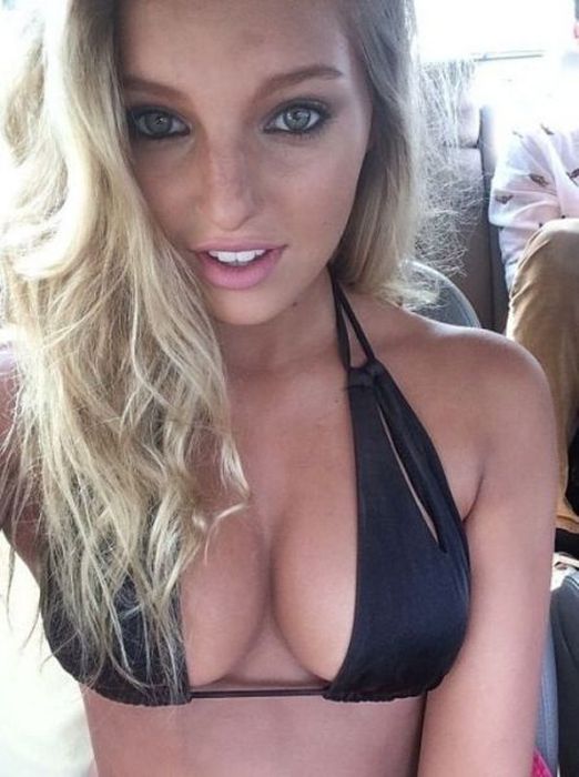 Busty Girls (63 pics)