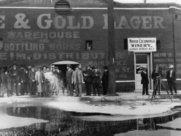 Historic Photos From The Prohibition Era (20 pics)