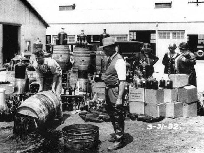 Historic Photos From The Prohibition Era (20 pics)