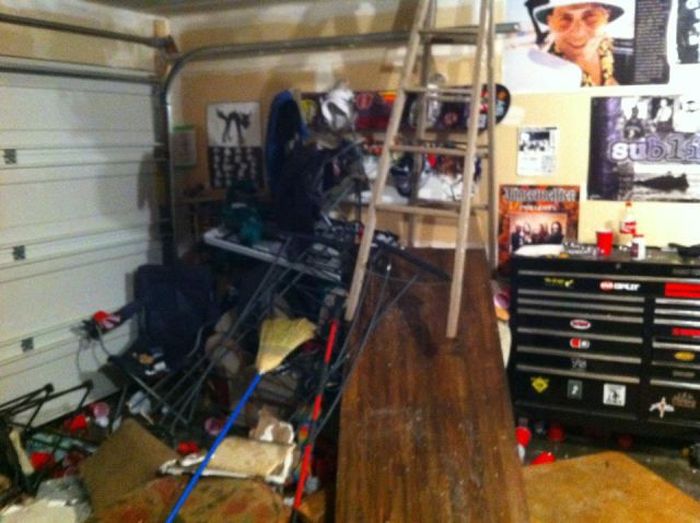 Friends Troll Drunk Buddy (7 pics)