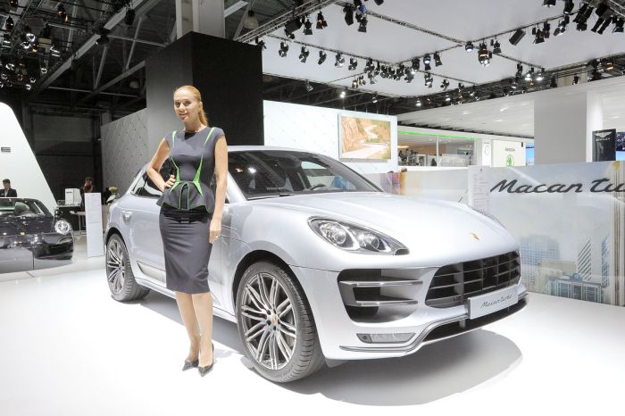Girls From The Moscow International Automobile Salon (70 pics)