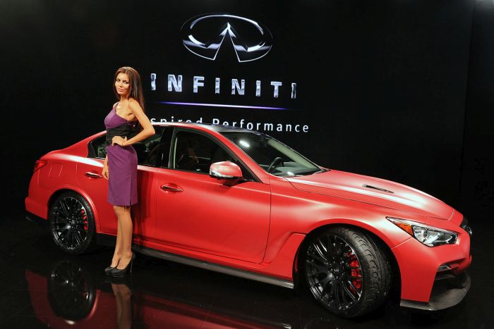 Girls From The Moscow International Automobile Salon (70 pics)