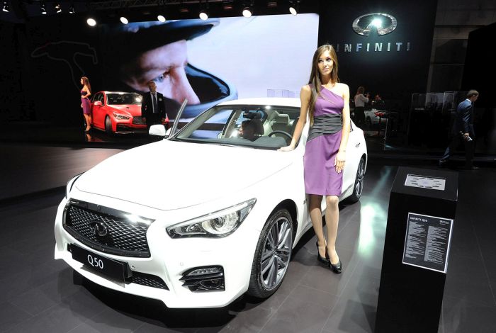 Girls From The Moscow International Automobile Salon (70 pics)