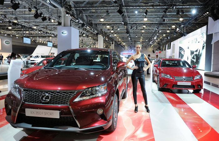 Girls From The Moscow International Automobile Salon (70 pics)