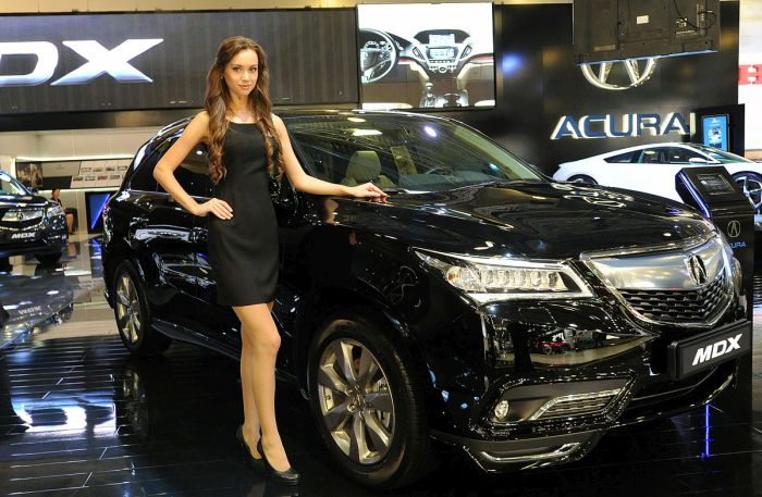 Girls From The Moscow International Automobile Salon (70 pics)