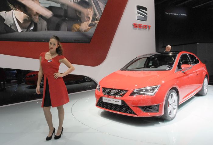 Girls From The Moscow International Automobile Salon (70 pics)