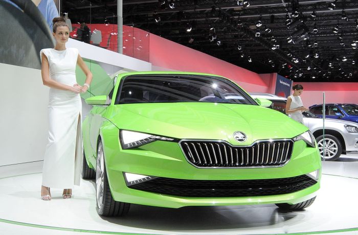 Girls From The Moscow International Automobile Salon (70 pics)