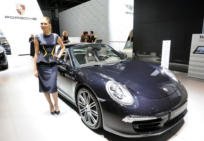 Girls From The Moscow International Automobile Salon (70 pics)