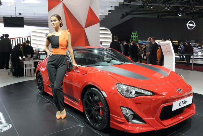 Girls From The Moscow International Automobile Salon (70 pics)