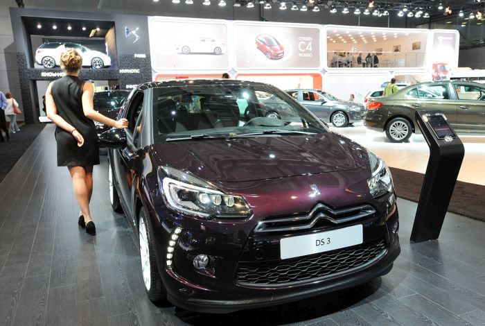 Girls From The Moscow International Automobile Salon (70 pics)