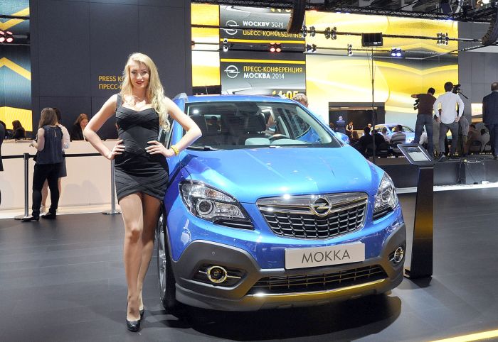 Girls From The Moscow International Automobile Salon (70 pics)
