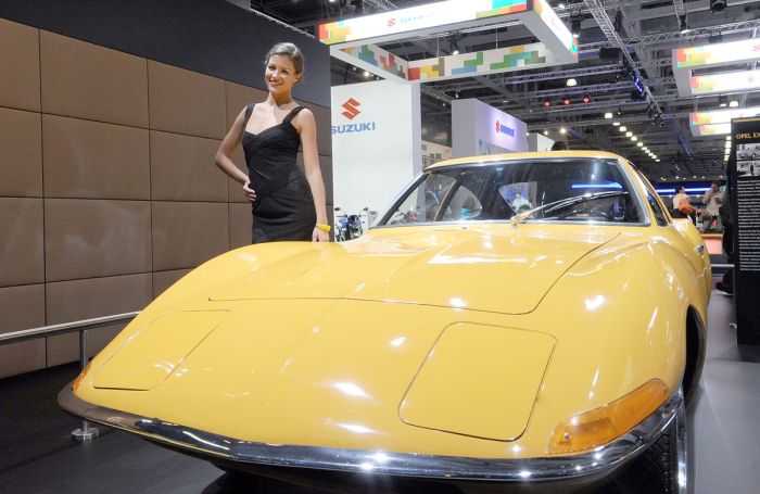 Girls From The Moscow International Automobile Salon (70 pics)