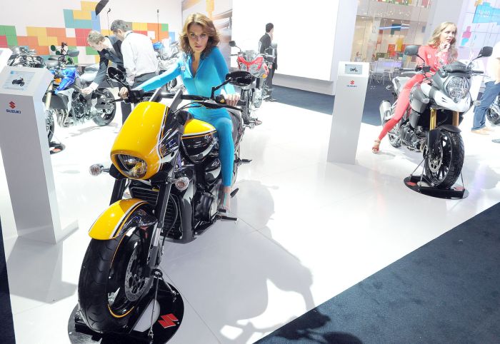 Girls From The Moscow International Automobile Salon (70 pics)