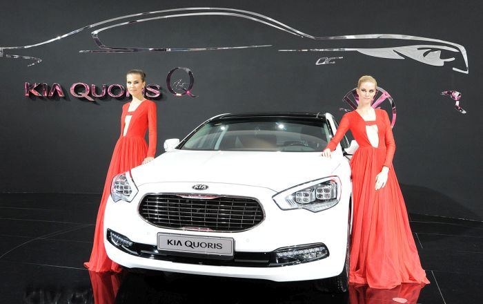 Girls From The Moscow International Automobile Salon (70 pics)