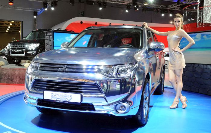 Girls From The Moscow International Automobile Salon (70 pics)