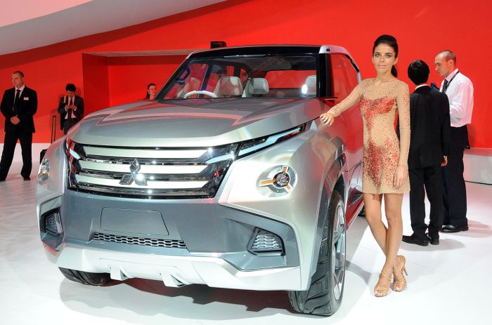 Girls From The Moscow International Automobile Salon (70 pics)