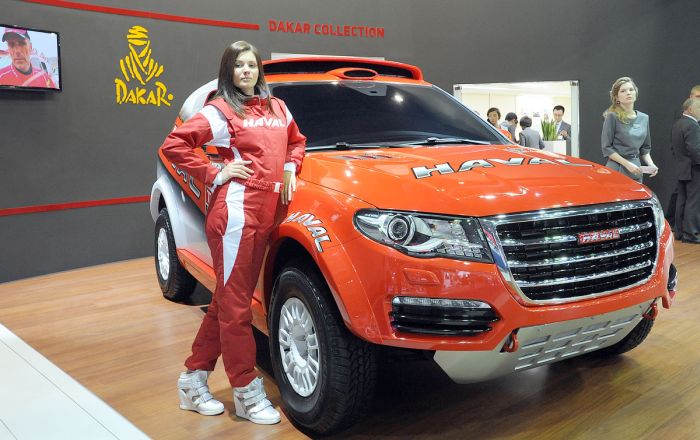 Girls From The Moscow International Automobile Salon (70 pics)