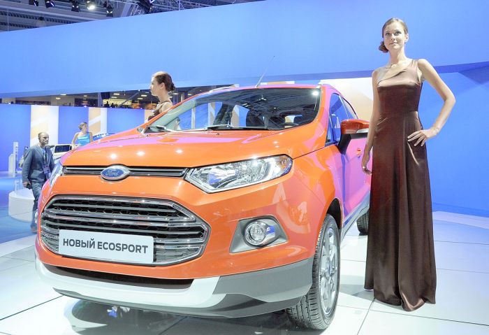 Girls From The Moscow International Automobile Salon (70 pics)