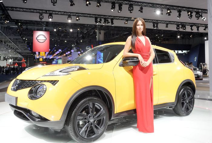 Girls From The Moscow International Automobile Salon (70 pics)