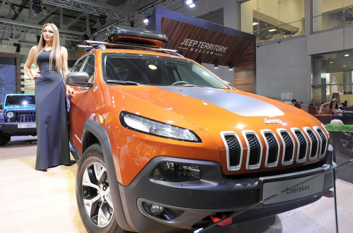 Girls From The Moscow International Automobile Salon (70 pics)