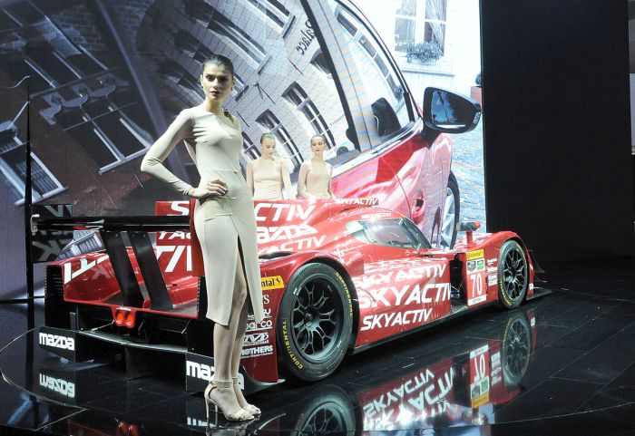 Girls From The Moscow International Automobile Salon (70 pics)