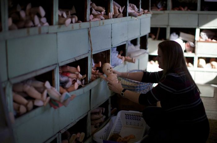 A Hospital For Dolls (16 pics)