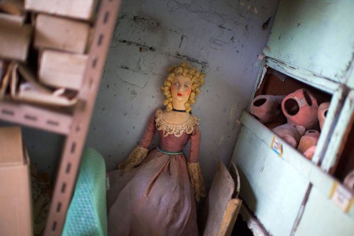 A Hospital For Dolls (16 pics)