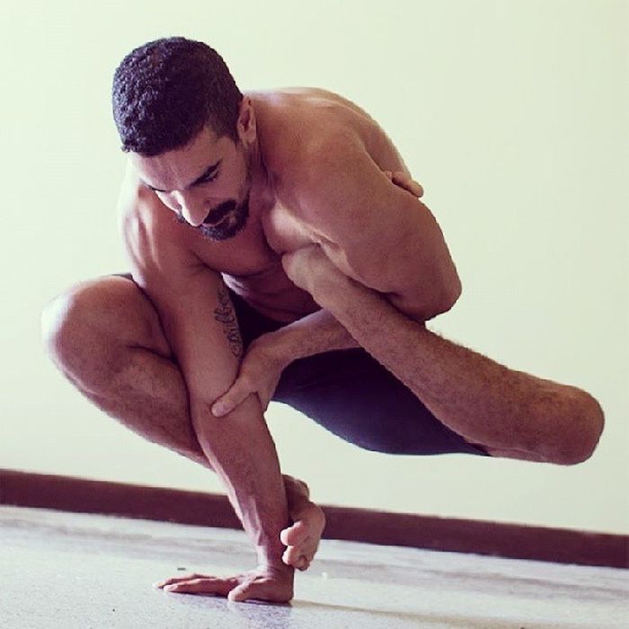 Rauf Yasit Is Called Rubber Legz For A Reason (18 pics)