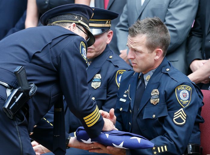 Police Dog Gets A Heroes Funeral (8 pics)
