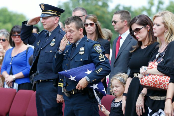 Police Dog Gets A Heroes Funeral (8 pics)