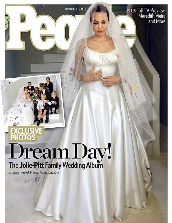 Angelina Jolie Let Her Kids Cover Her Wedding Dress With Drawings (2 pics)