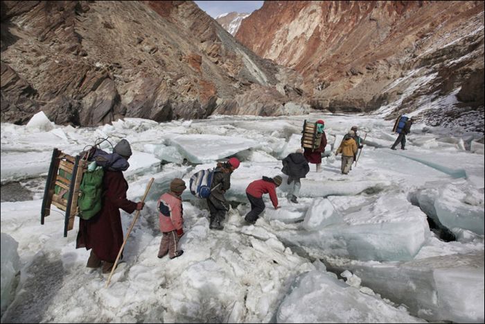Incredible Journeys Kids Take To Get To School (25 pics)