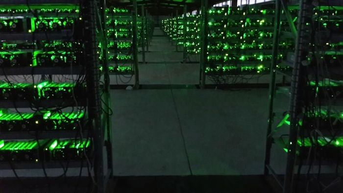 Inside a Large Bitcoin Farm (17 pics)