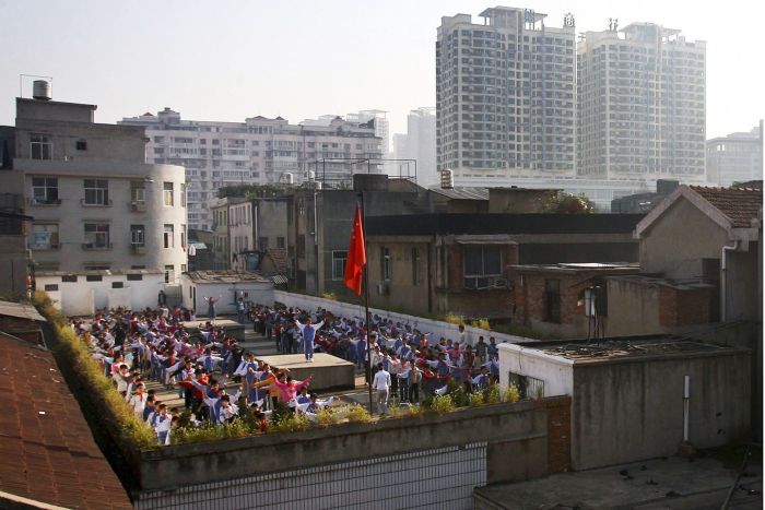 School Stadiums on the Roofs (10 pics)