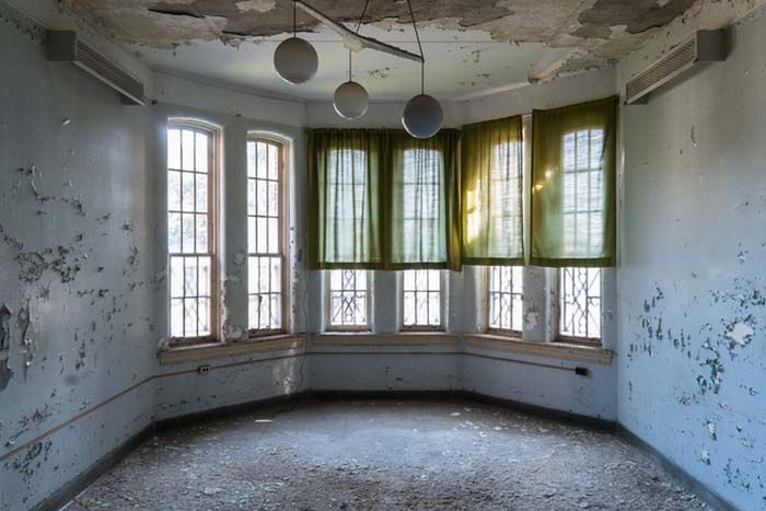 Abandoned Asylums Are Creepy Yet Somehow Beautiful (23 pics)