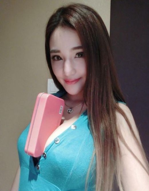 Gouy Zhingzhing Tests The Firmness Of Her Breasts (5 pics)