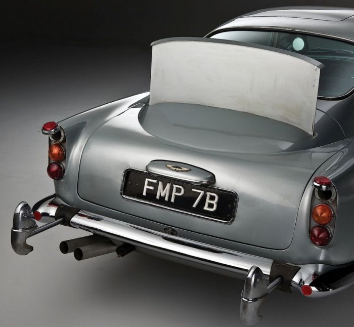 James Bond's Epic 1965 Aston Martin DB5 (30 pics)
