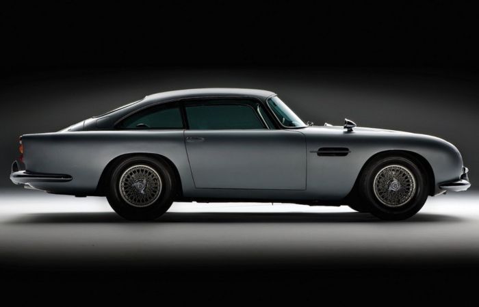 James Bond's Epic 1965 Aston Martin DB5 (30 pics)