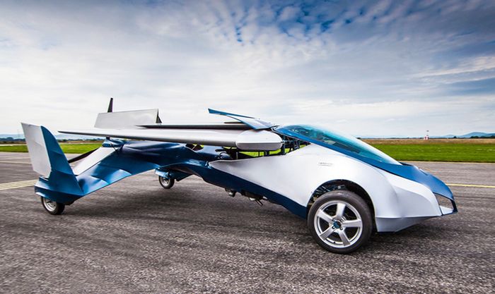This Real Life Flying Car Takes To The Skies (5 pics + video)