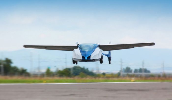This Real Life Flying Car Takes To The Skies (5 pics + video)
