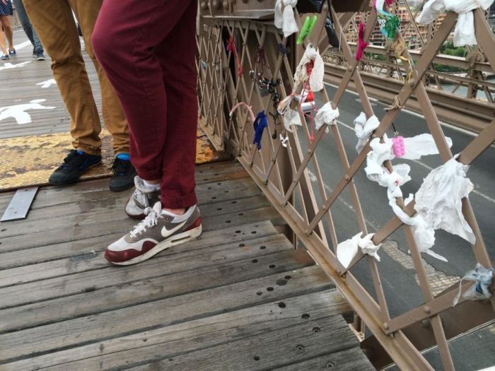 People Are Leaving Something Odd At The Brooklyn Bridge (8 pics)